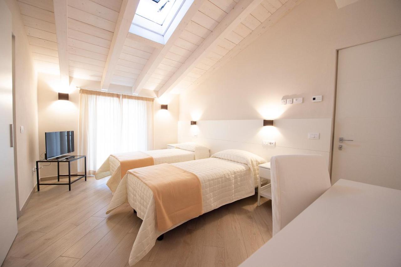 Villino Micol Camere A Due Passi Dal Mare 마리나 디 카라라 외부 사진